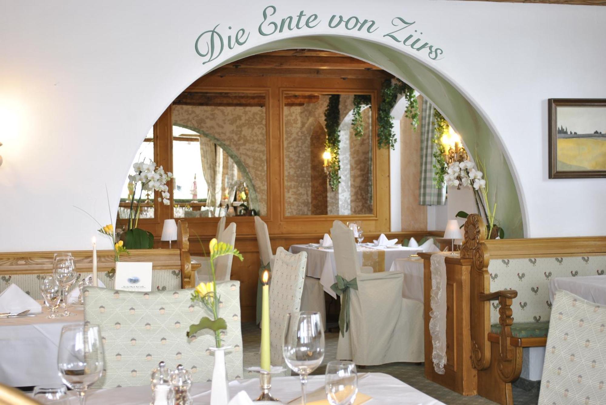 Hotel Albona Nova Zuers Bagian luar foto