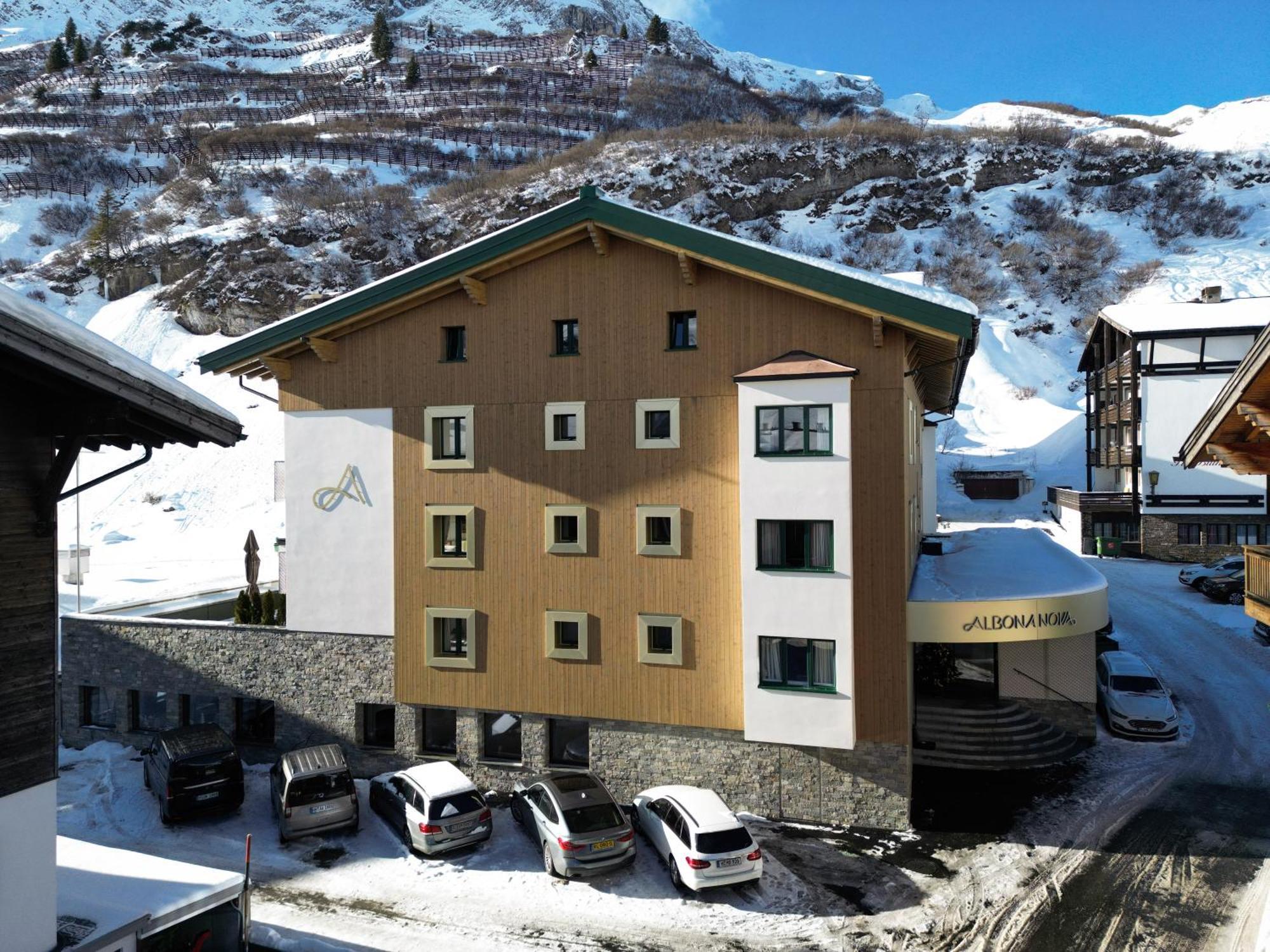 Hotel Albona Nova Zuers Bagian luar foto