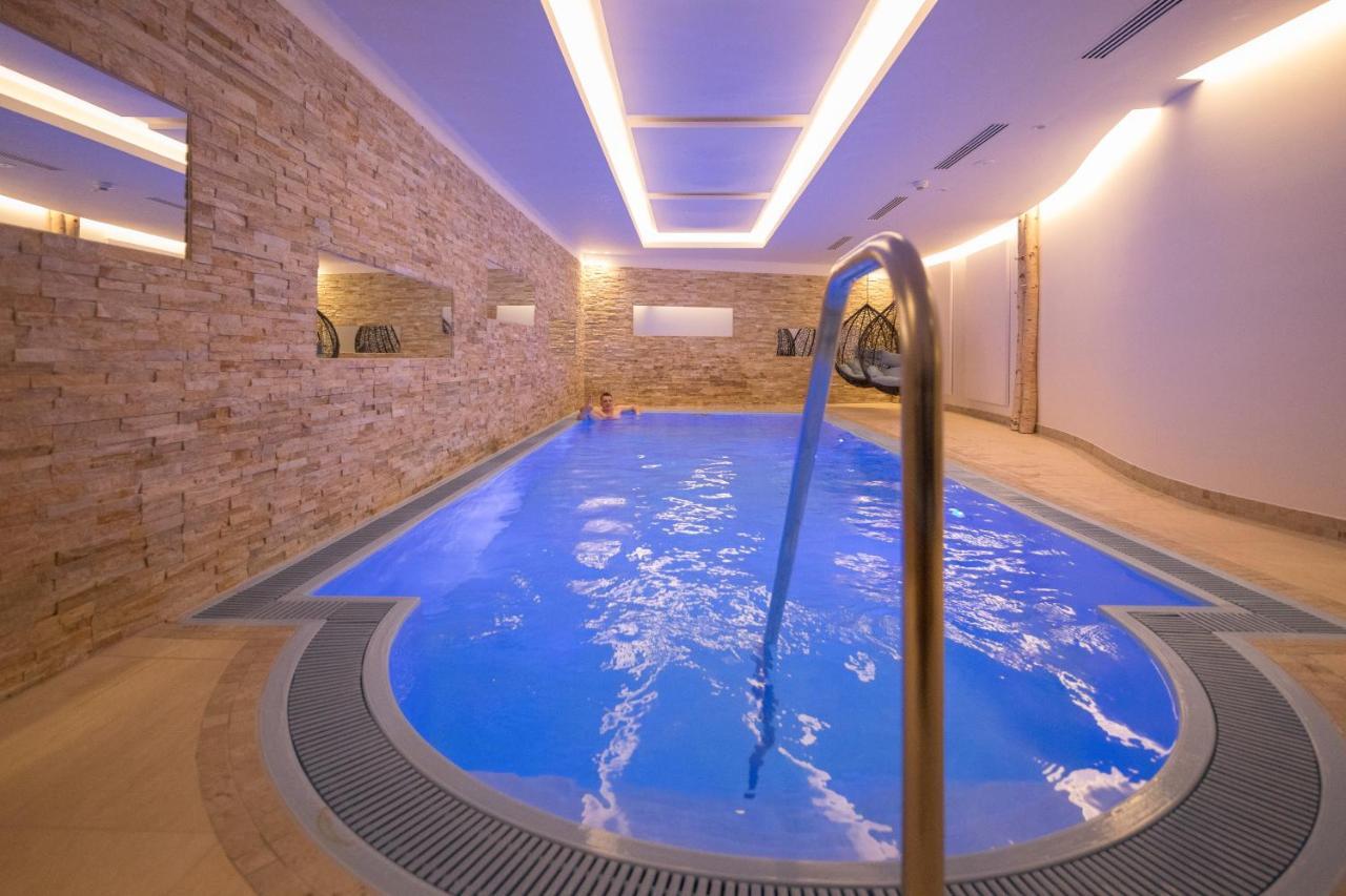 Hotel Albona Nova Zuers Bagian luar foto