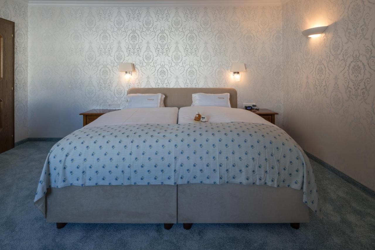 Hotel Albona Nova Zuers Bagian luar foto